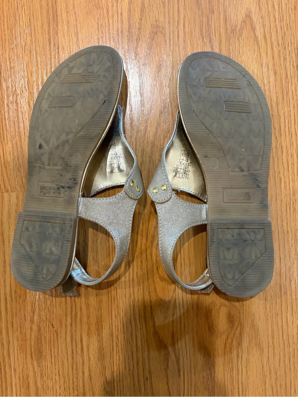 Michael Kors Metallic Gold T-Strap Logo Sandals Girls size 1